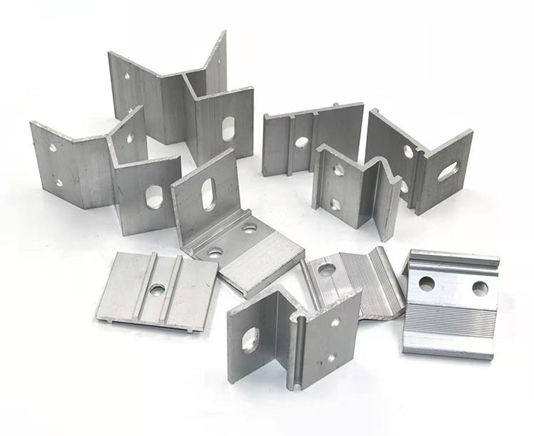 自动切铝机广泛应用于太阳能光伏配件（中压、边压、支架）加工生产